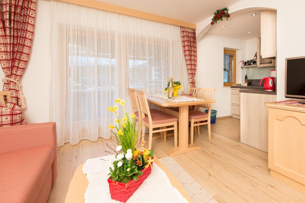 Haus Bergkristall Leutasch Room photo
